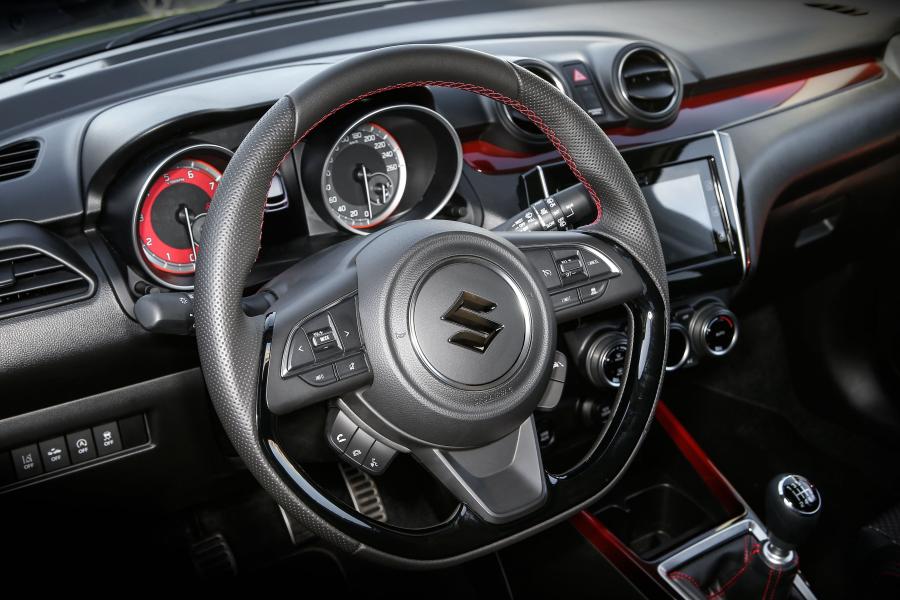 Панель приборов Suzuki Swift Sport 2017 года  (WW) (фото 33 из 48)